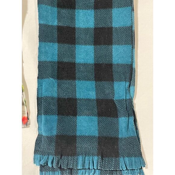 Two fleece winter scarves with pockets - Picture 6 of 7